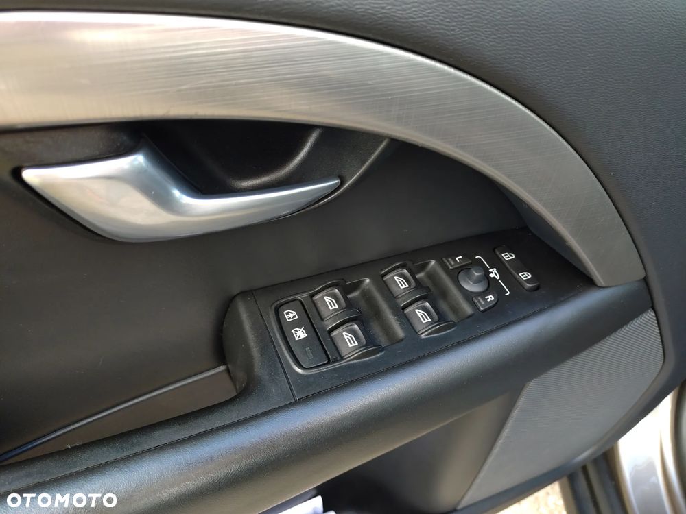 Volvo XC 70 D5 AWD Momentum - 21