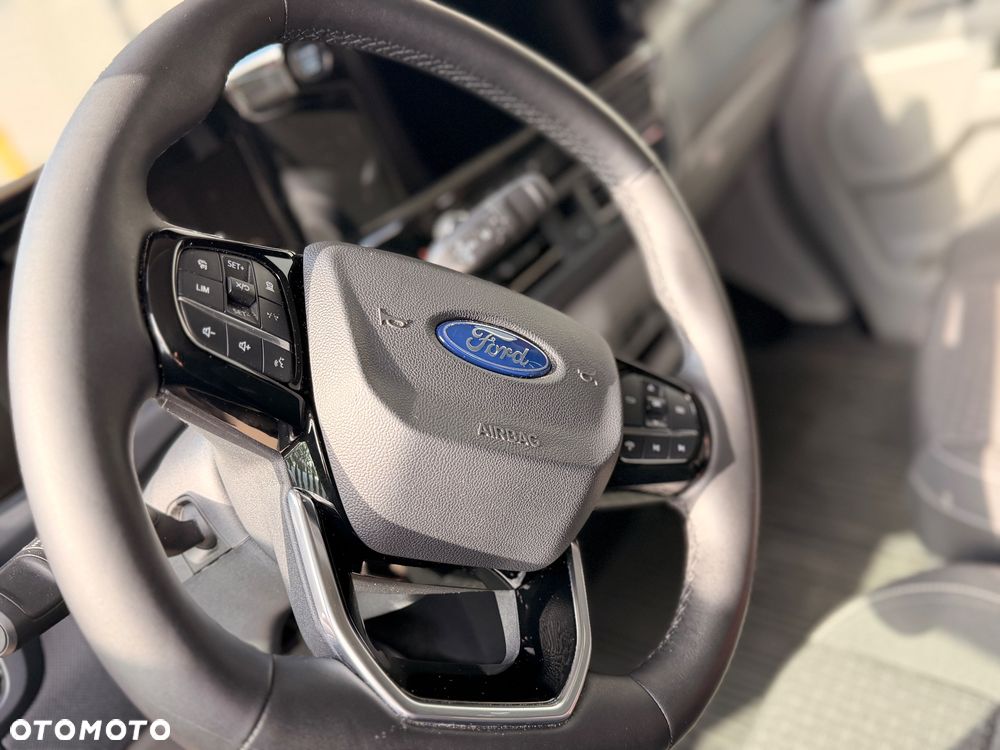 Ford Tourneo Custom - 18