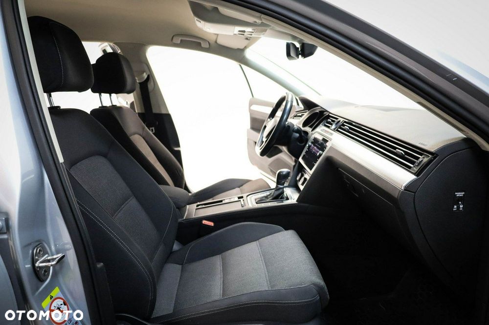 Volkswagen Passat - 19
