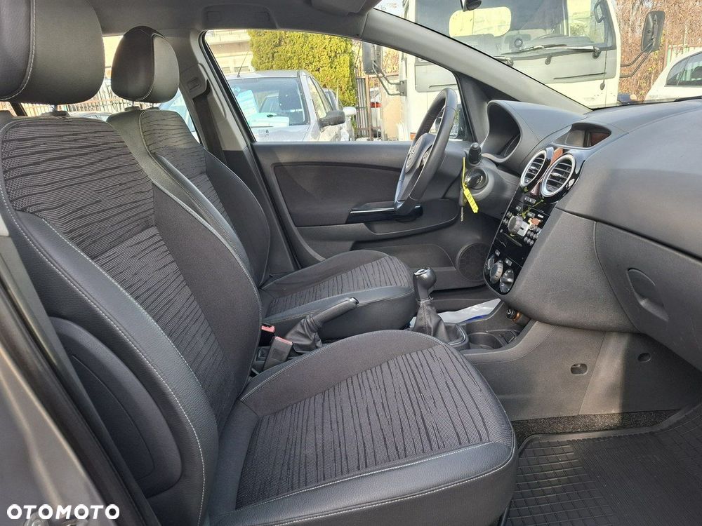 Opel Corsa 1.2 16V Essentia - 20