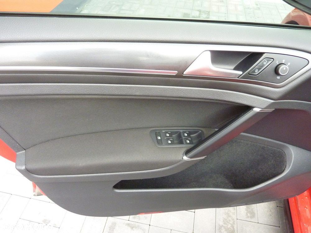 Volkswagen Golf - 32