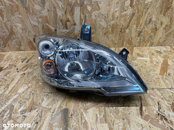 Przednia prawa lampa vito 639 lift