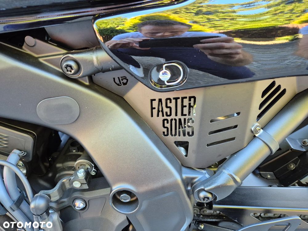 Yamaha XSR - 17