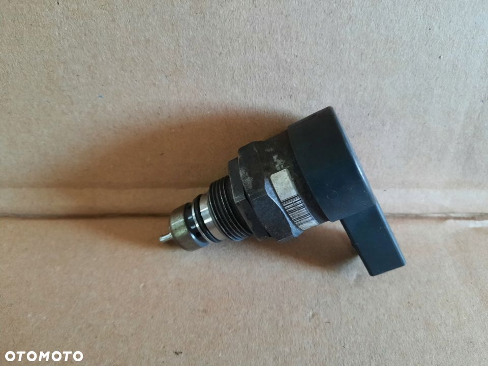 CZUJNIK CISNIENIA PALIWA AUDI VW 057130764E 100 - 2