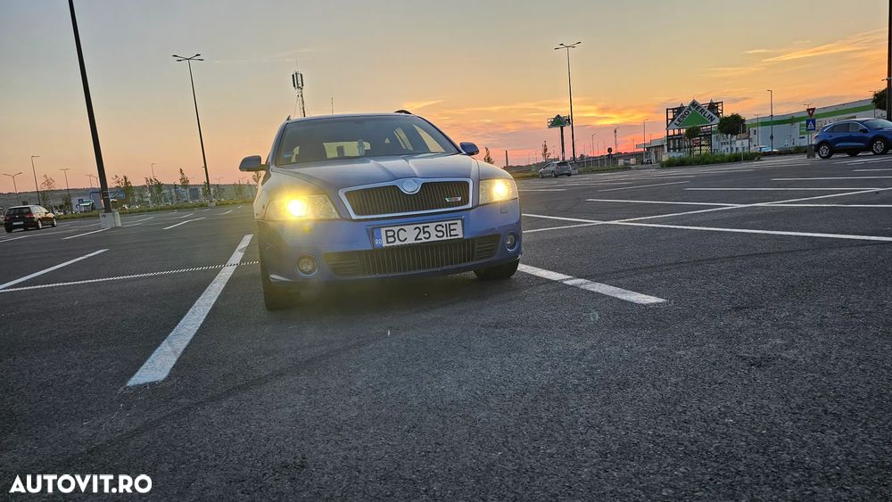 Skoda Octavia Combi 2.0 TDI RS - 19