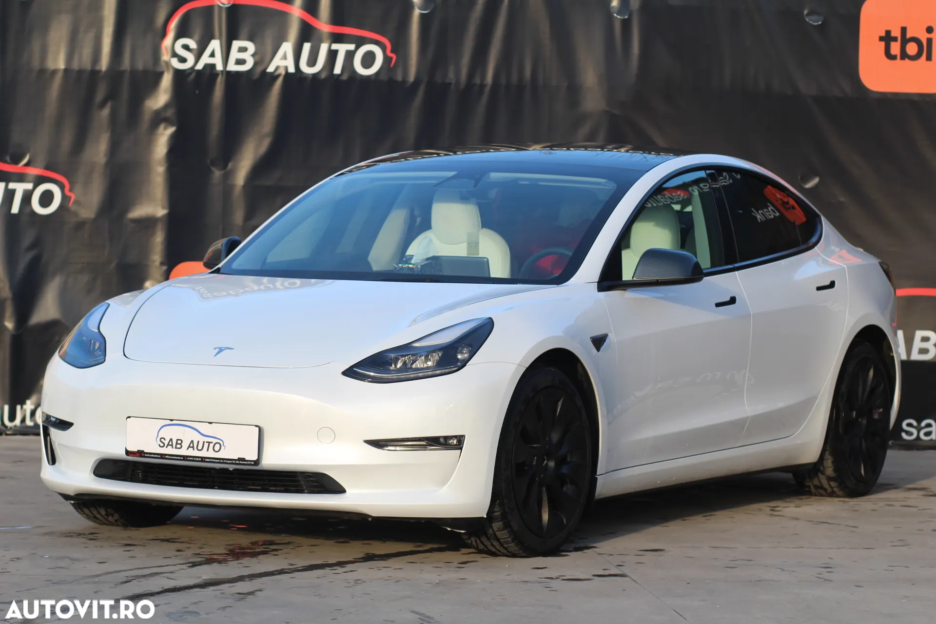 Tesla Model 3 - 4
