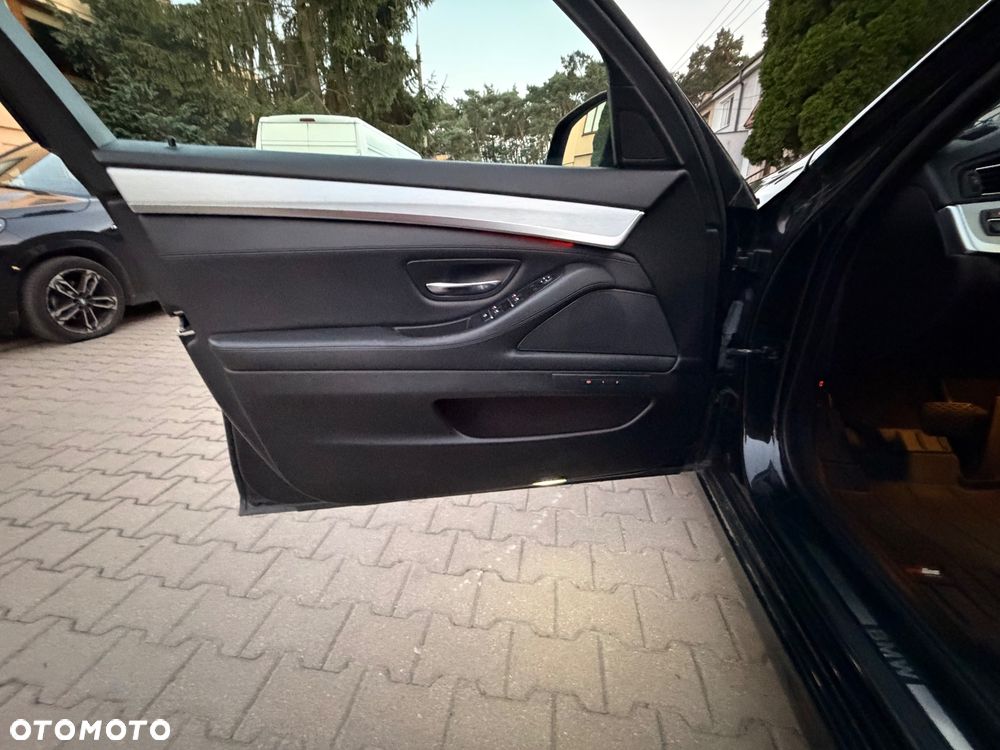 BMW Seria 5 530d xDrive Luxury Line - 23