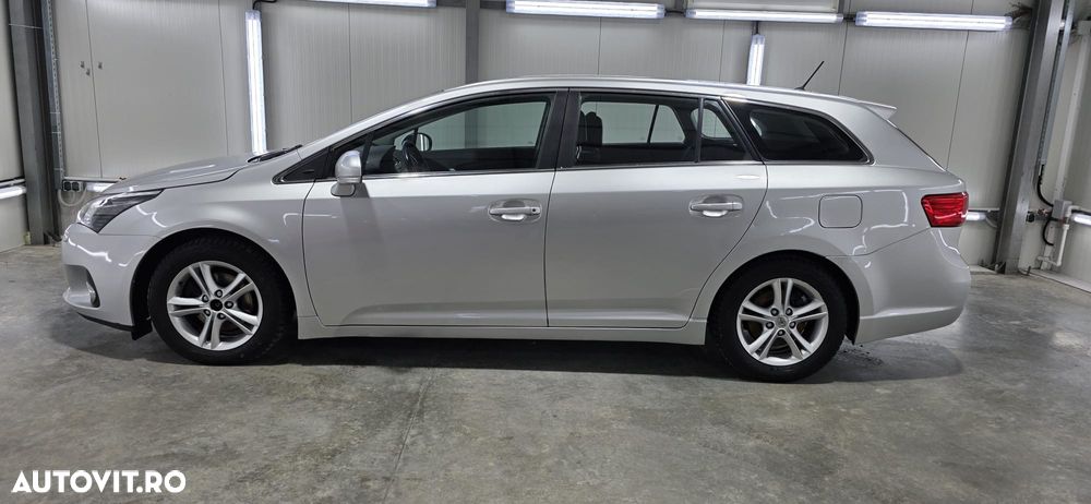 Toyota Avensis 2.0 D-4D - 17