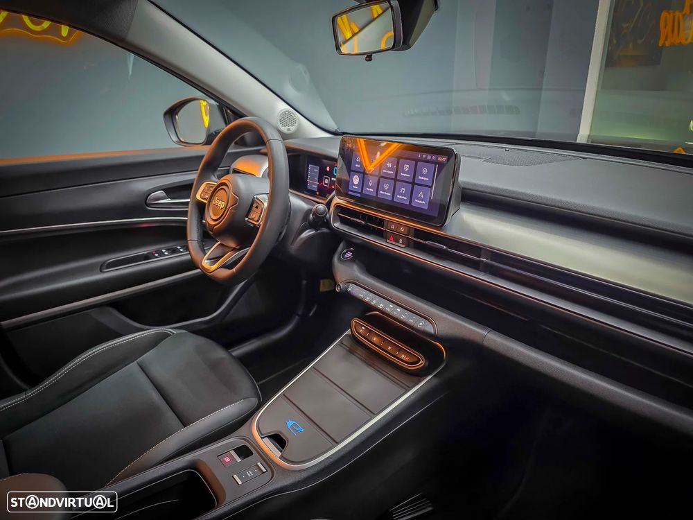 Jeep Avenger 1.2 e-Hybrid Longitude DCT - 12