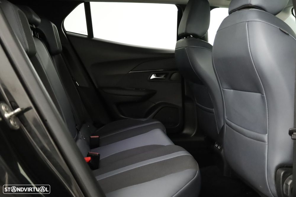 Peugeot 2008 1.2 PureTech Allure EAT8 - 21