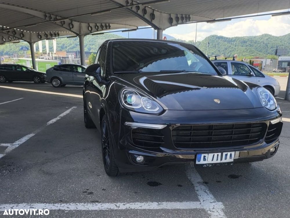 Porsche Cayenne - 1