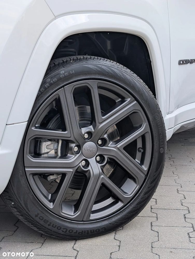 Jeep Compass - 33