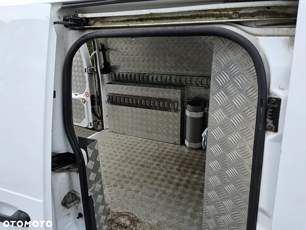 Ford Transit Connect - 14