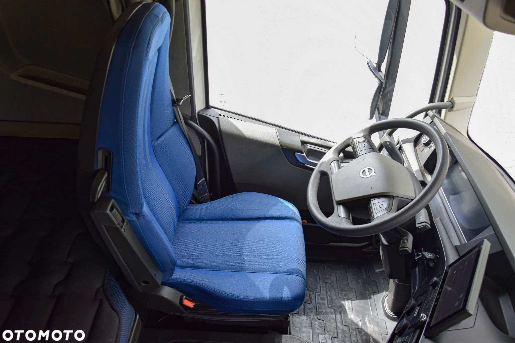 Volvo FH500 / EURO 6 / NOWY MODEL / KLIMATYZACJA POSTOJOWA / ACC / LEDY / 2 ZBIORNIKI PALIWA / FULL SPILERY / 2022 / NISKI PRZEBIEG / SERWISOWANY / SPROWADZONY - 26