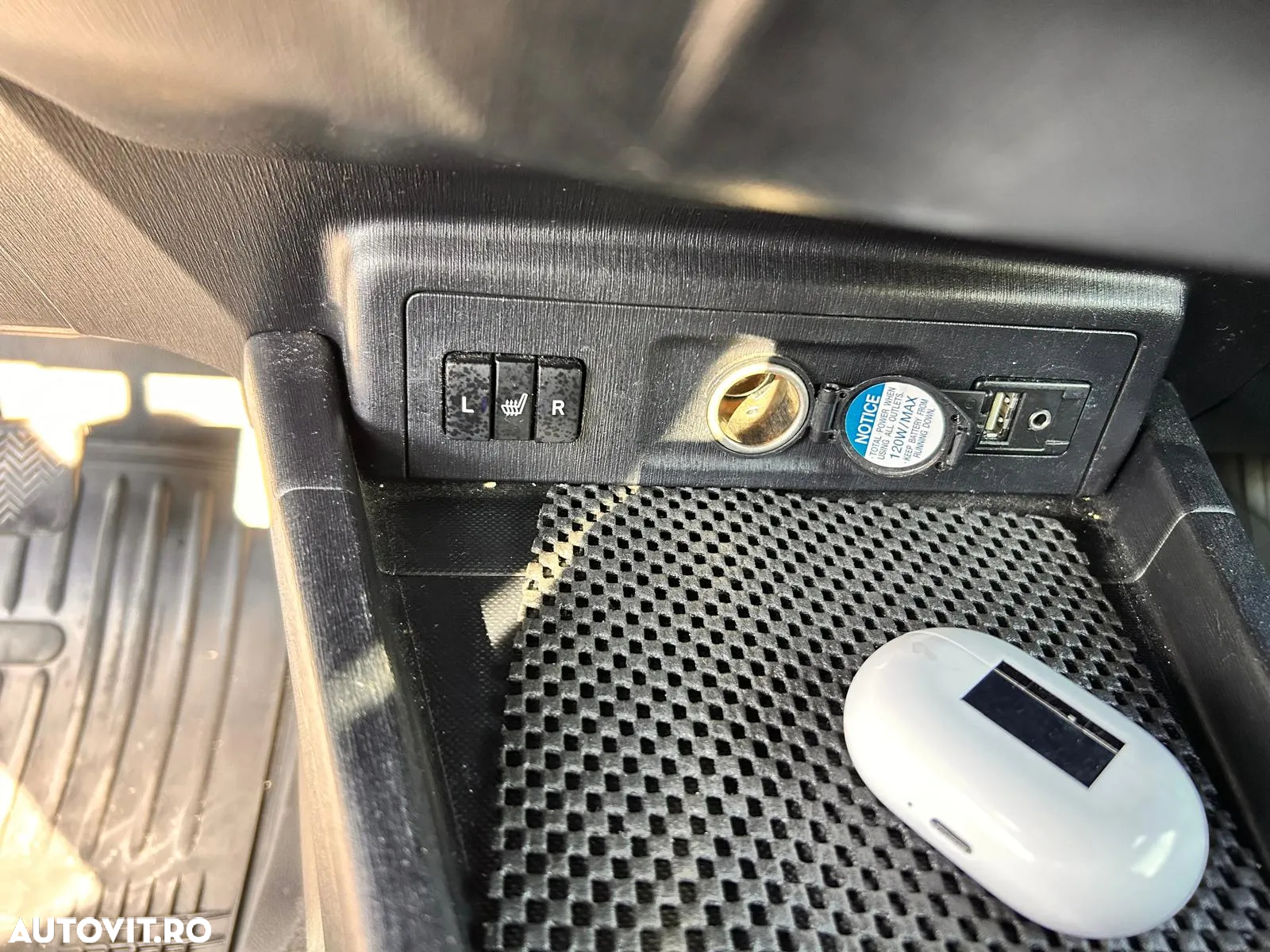 Toyota Prius+ (Hybrid) - 17