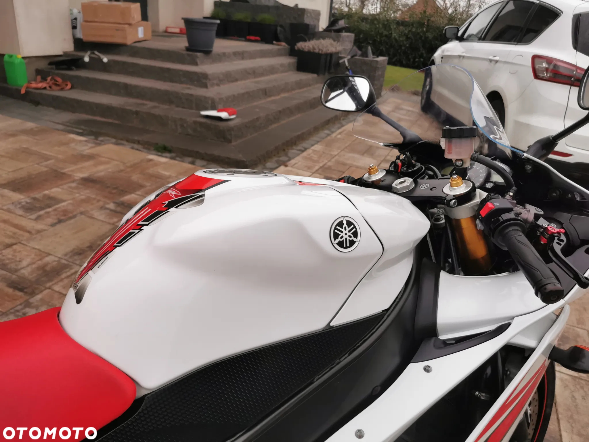 Yamaha R1 - 22