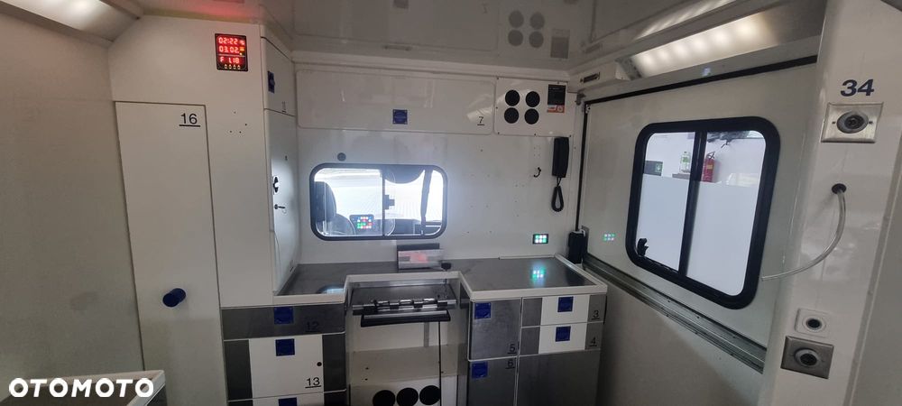 Mercedes-Benz Sprinter - 21