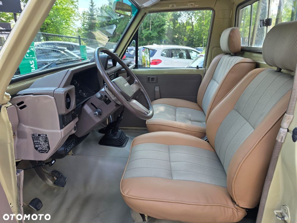 Toyota Land Cruiser - 16
