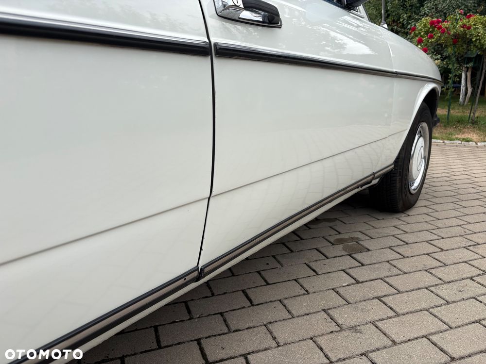 Mercedes-Benz W123 - 23