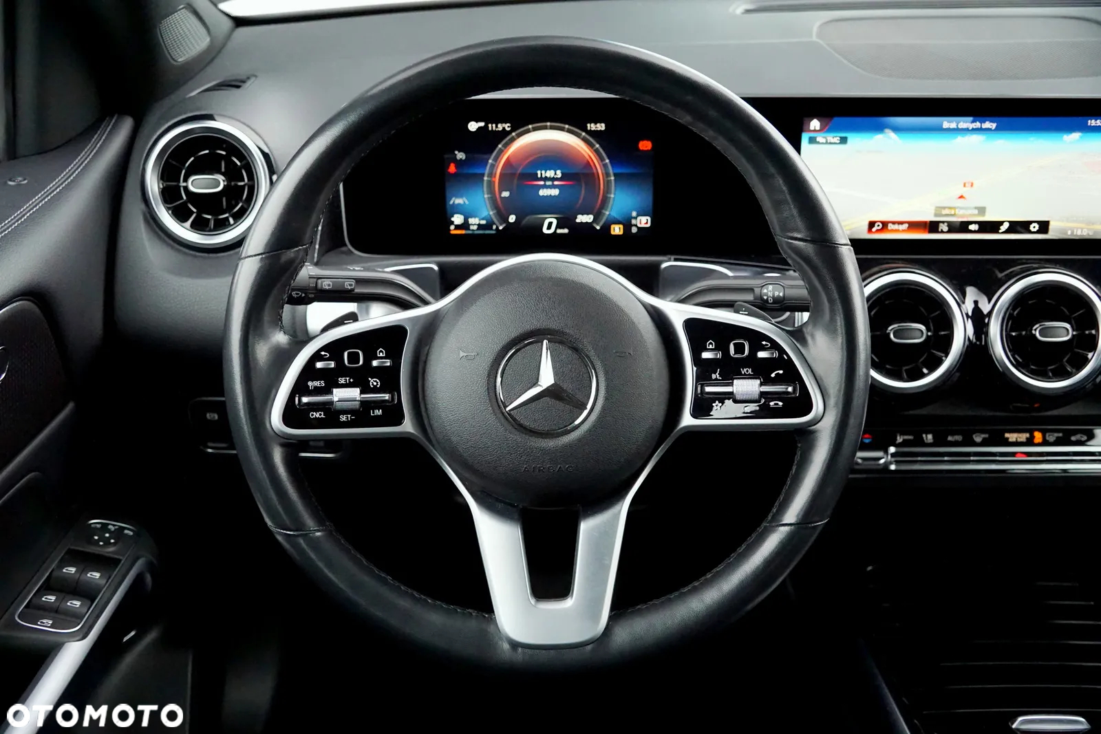 Mercedes-Benz GLB 200 7G-DCT Progressive - 32