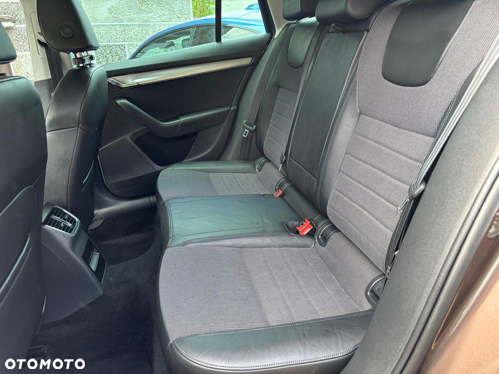 Skoda Octavia 2.0 TDI (Green tec) 4x4 Ambition - 23