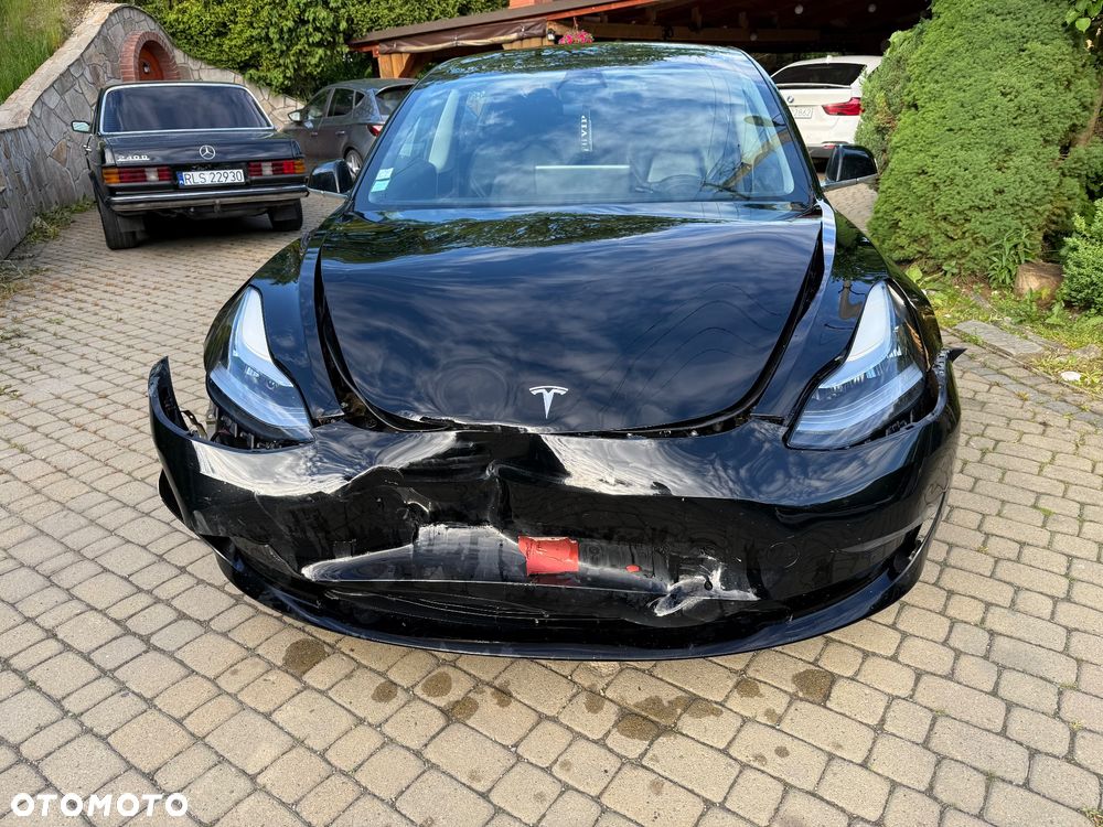 Tesla Model 3 - 3