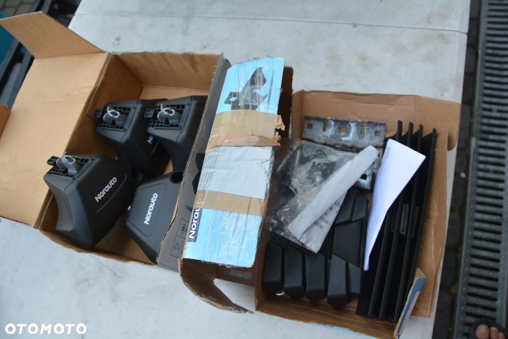 Toyota Avensis kombi 2009-   Bagażnik dachowy oryginał Norauto Alu klucz - 2