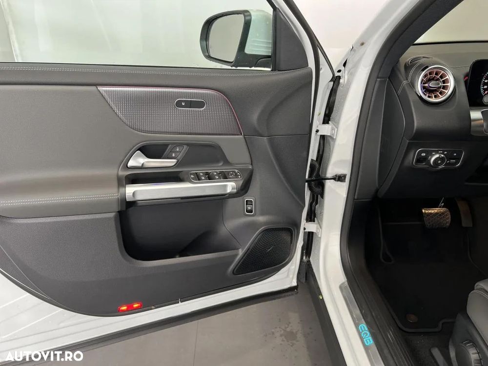 Mercedes-Benz EQB 300 4MATIC - 11