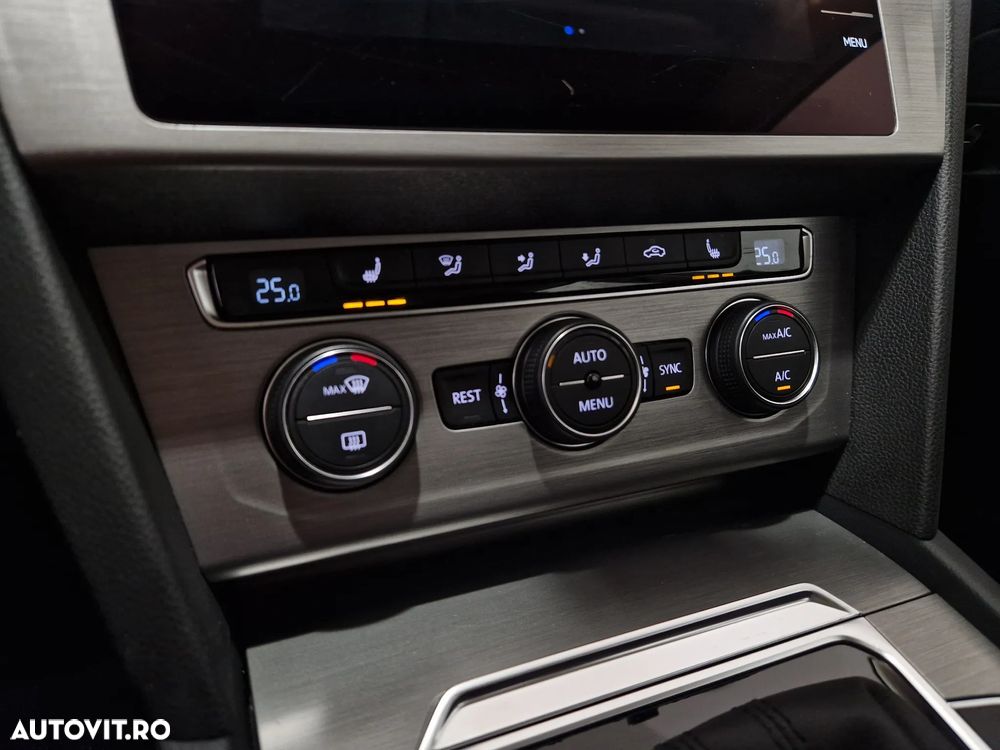 Volkswagen Passat Variant 2.0 TDI SCR DSG Comfortline - 16