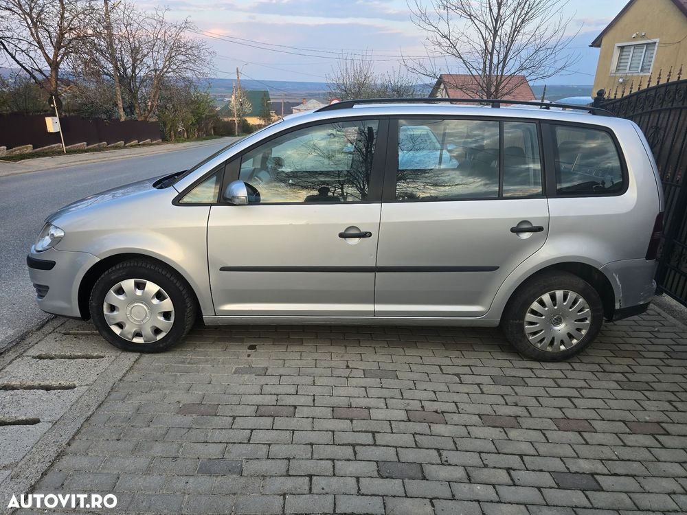 Volkswagen Touran - 4