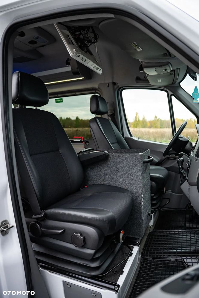 Mercedes-Benz Sprinter - 25