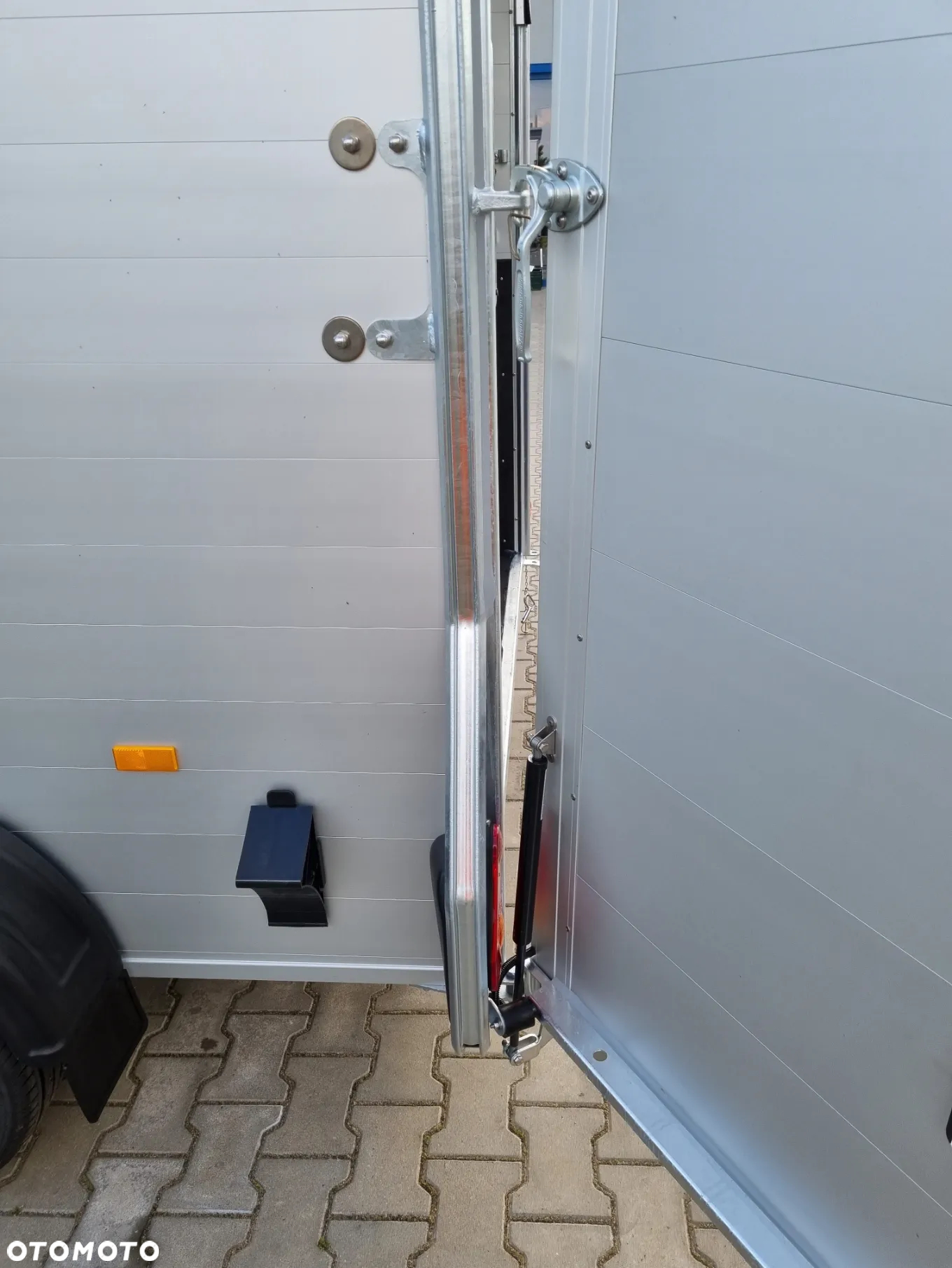 Cheval Liberte Multimax przyczepa na dwa konie | duża siodlarnia | drzwi boczne | 2600 kg DMC | 380×181 cm  |  ALUMINIOWA | Debon | dostawa | mocna i solidna | - 30