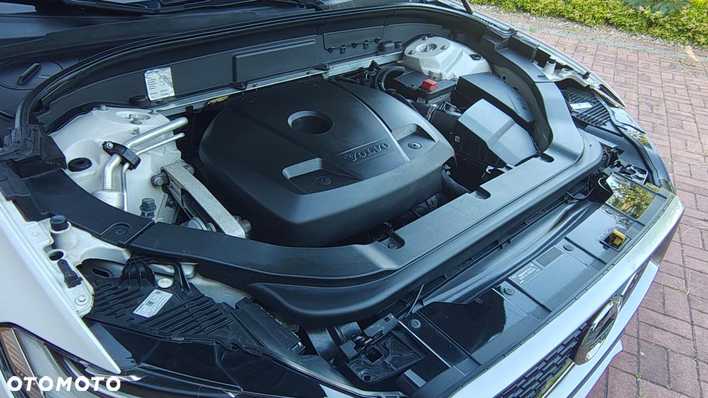 Volvo XC 60 T5 R-Design - 4