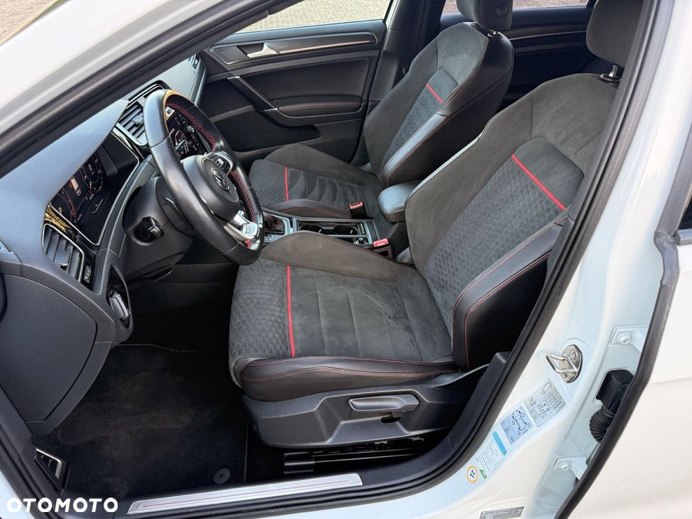 Volkswagen Golf GTI (BlueMotion Technology) DSG Performance - 24