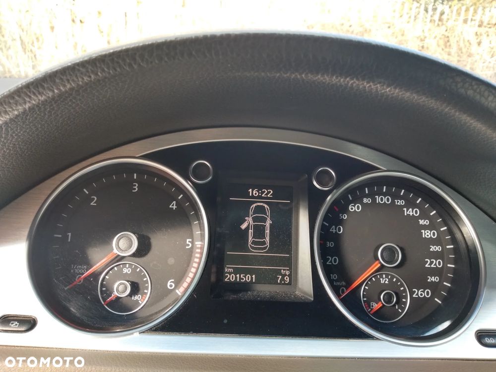 Volkswagen Passat 2.0 TDI Highline DSG - 9