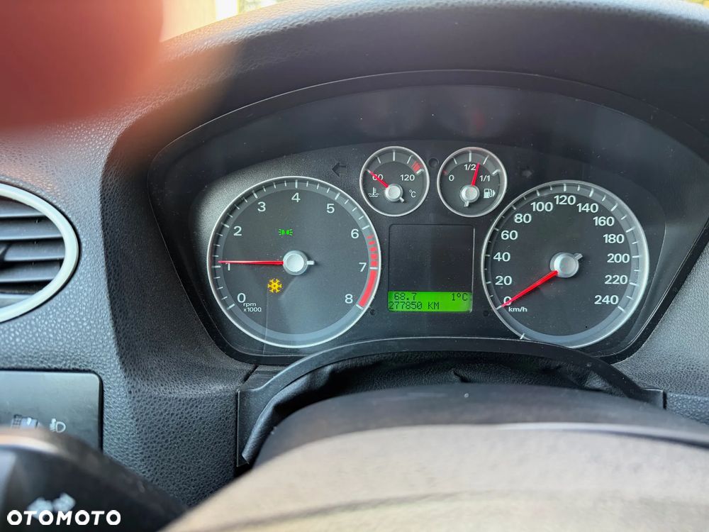 Ford Focus 1.8 Ghia - 6