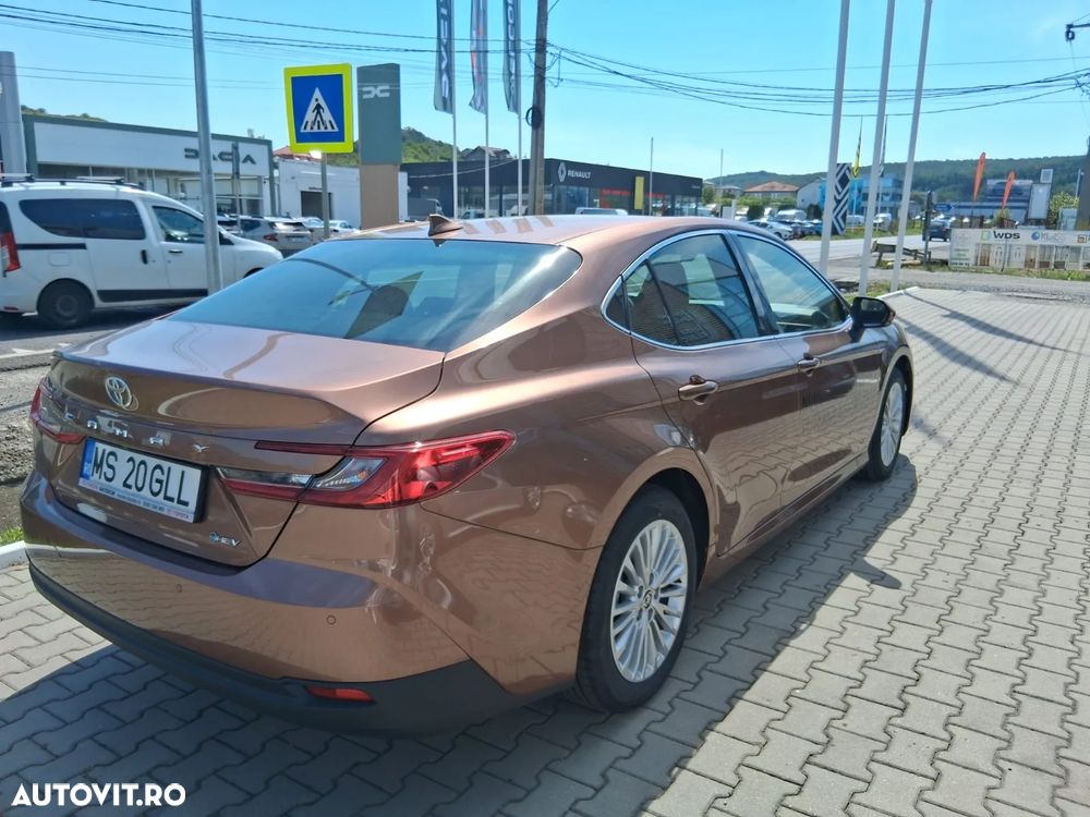 Toyota Camry - 5