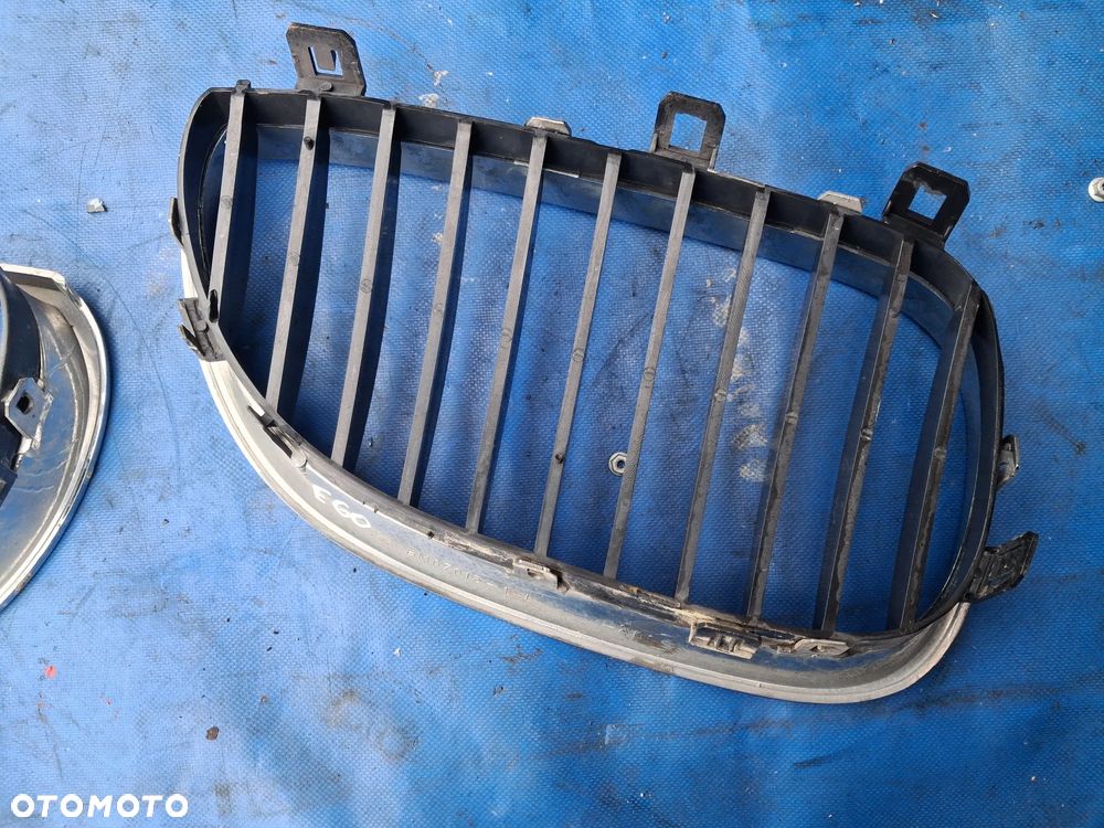 BMW E60 atrapa maski grill nerka nerki lewa prawa - 4