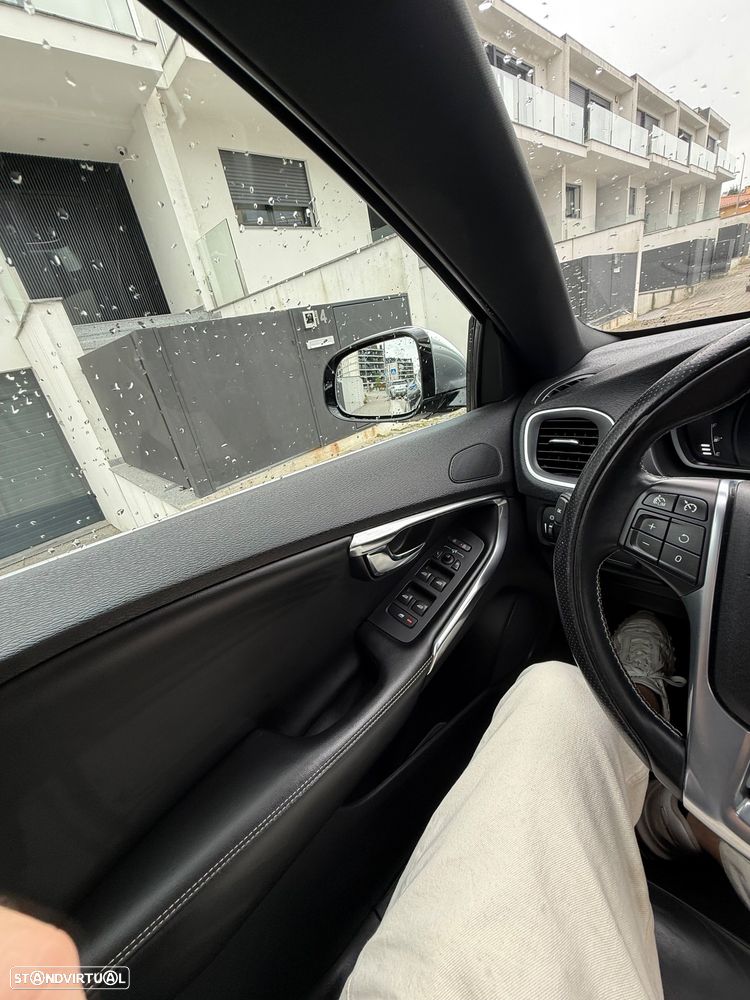 Volvo V40 D2 R Design - 21