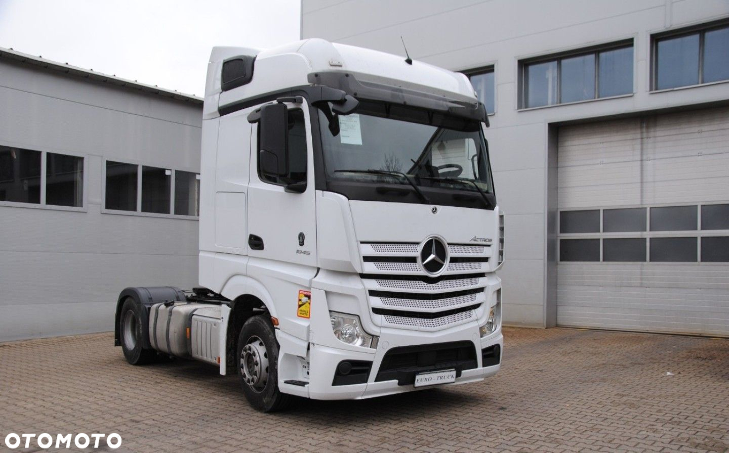 Mercedes-Benz Actros 1845, BigSpace, Pulpit multimedialny - 3