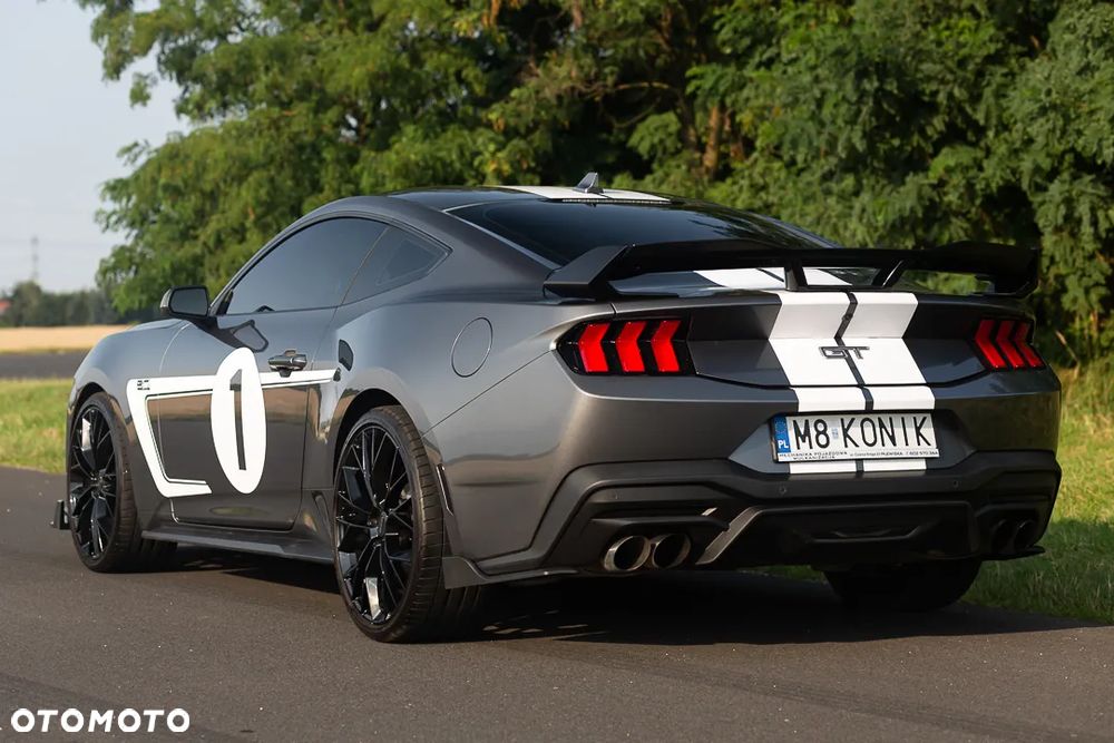 Ford Mustang - 4