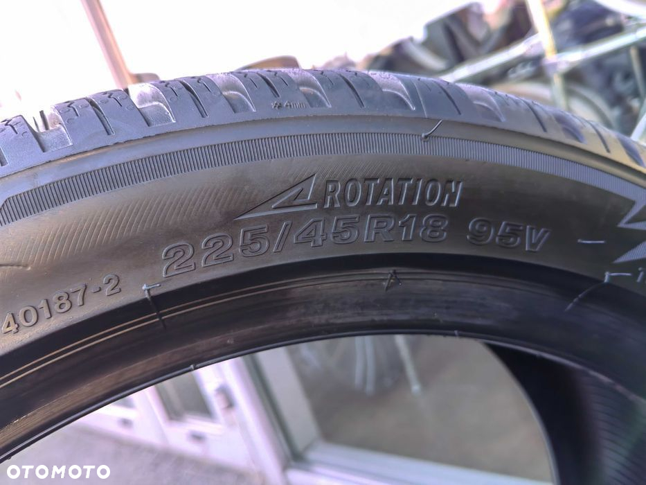 225/45R18 95V Bridgestone Blizzak LM005 para zima 2021 PZ50 - 4