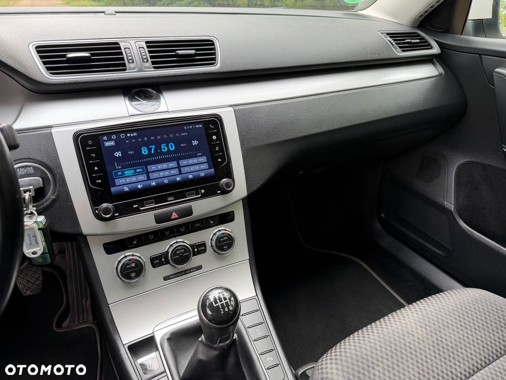 Volkswagen Passat 1.6 TDI Comfortline - 23