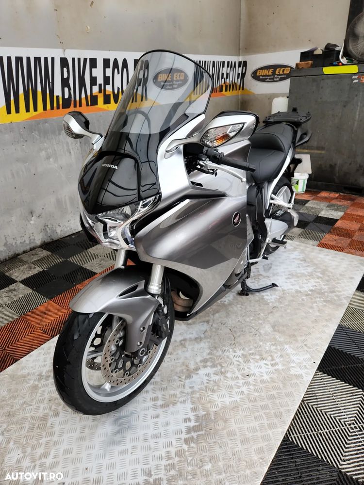 Honda VFR 1200F - 4