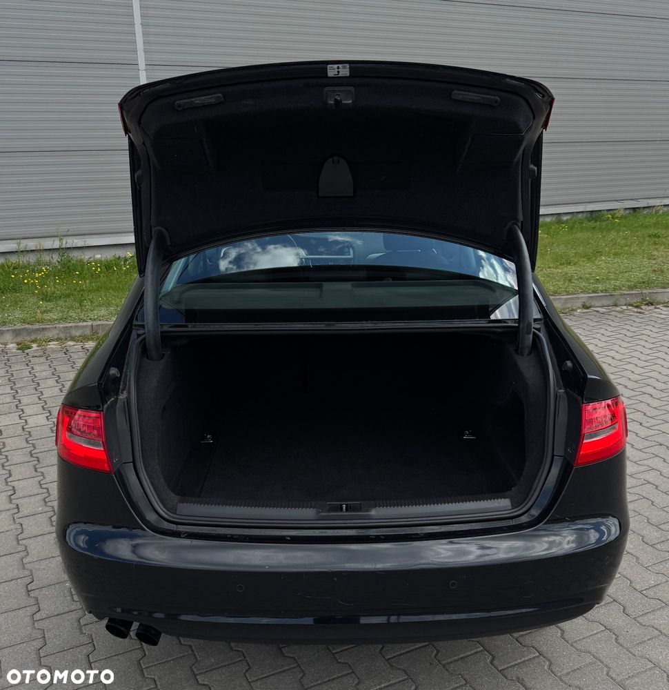 Audi A4 Limousine - 16