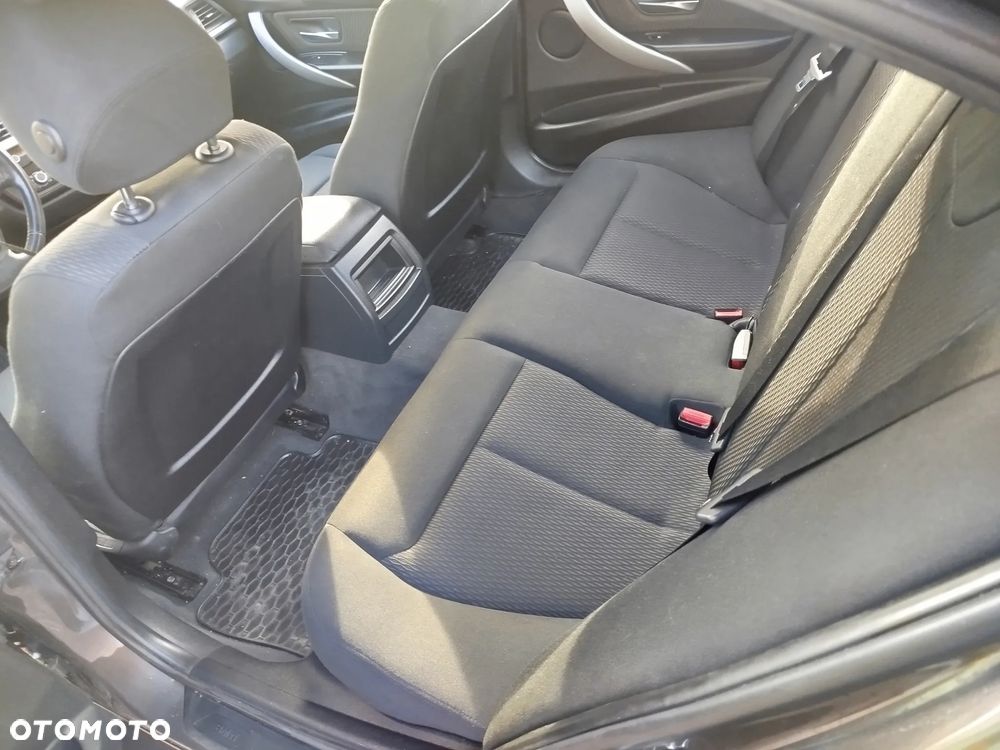 BMW Seria 3 318d - 9