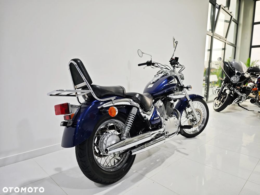 Suzuki Intruder - 11