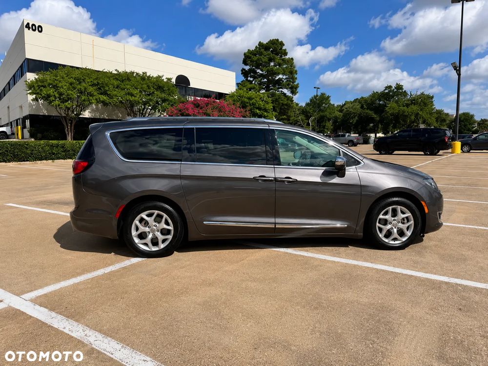 Chrysler Pacifica - 6