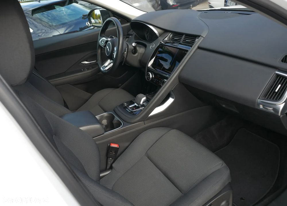 Jaguar E-Pace 2.0 D165 mHEV AWD R-Dynamic Black - 20