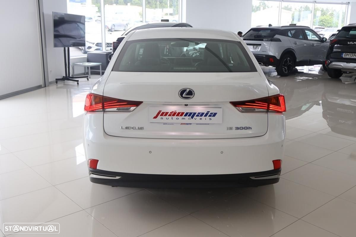Lexus IS 300H - 8